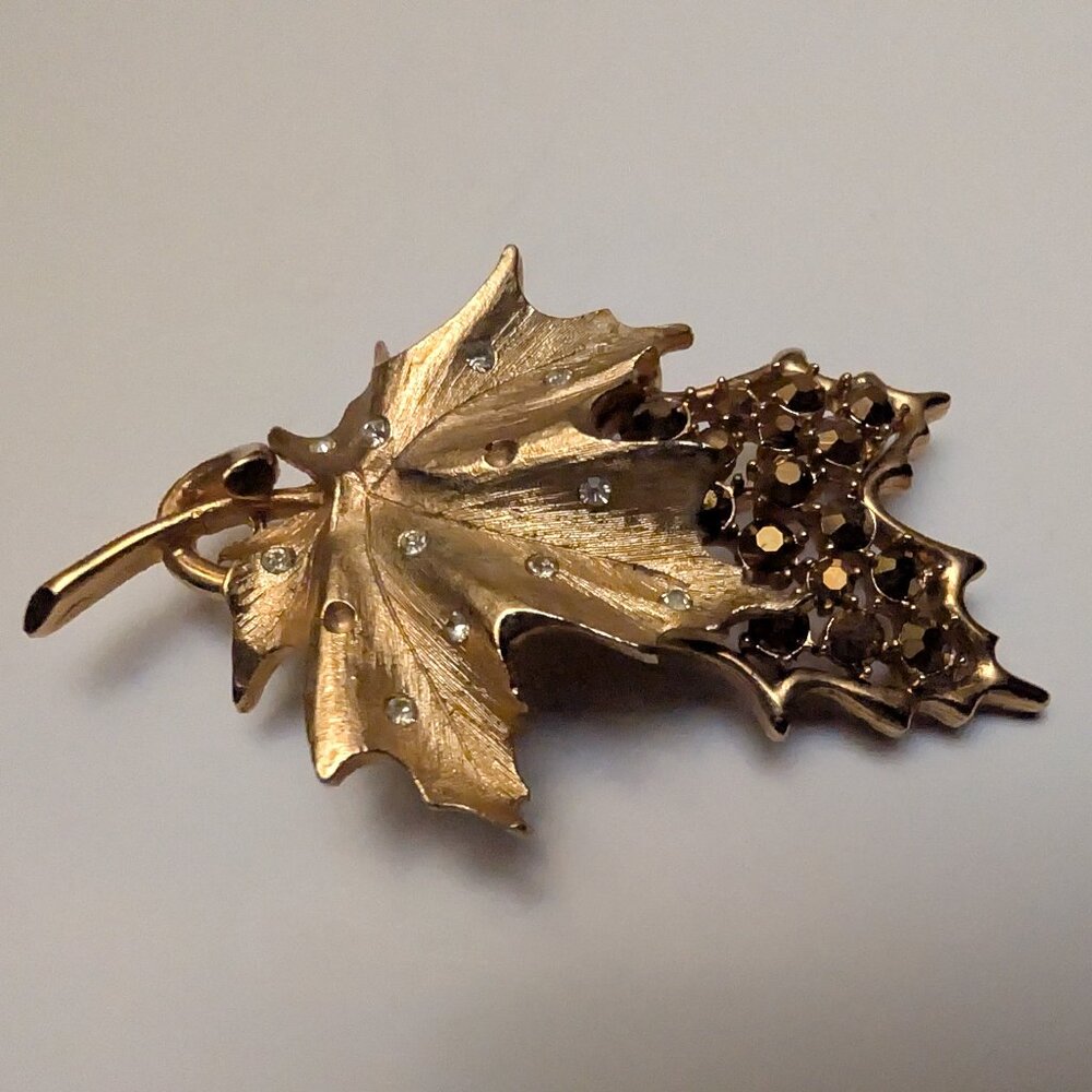 Vintage Signed SARAH COVENTRY Designers Choice Aurum Rhinestone Leaf Brooch Pin
